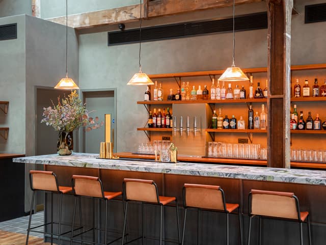Light Bar & Dining