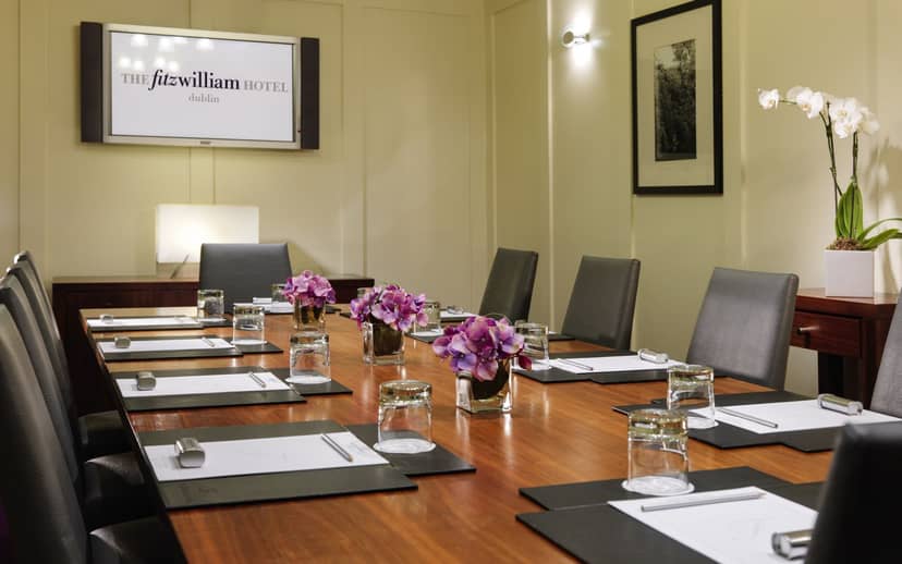 Fitzwilliam Room, Dublin: elegant meeting space with wooden table for corporate events.