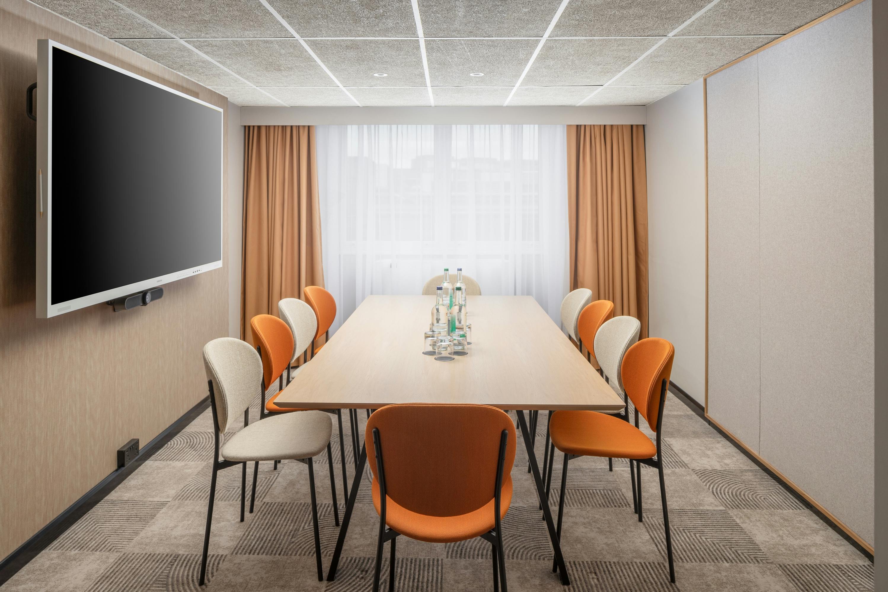 Mercure London Earls Court Hotel & Conference Centre - Victoria Park Suite image 1