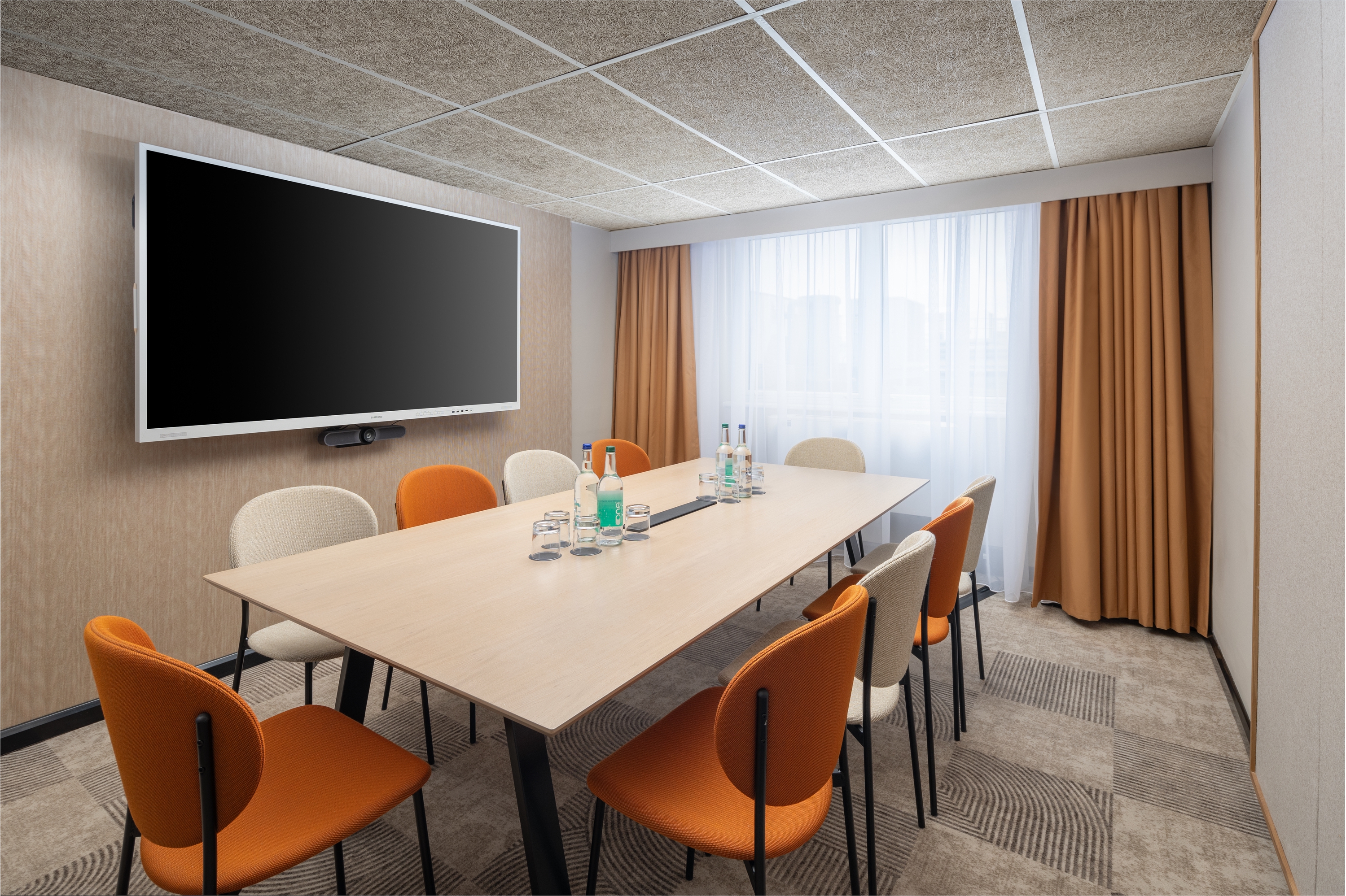 Modern meeting room in Mercure London Earls Court, ideal for conferences and brainstorming.