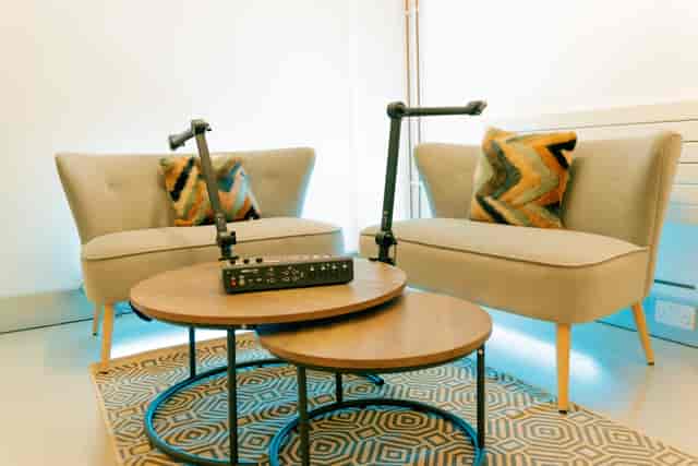 Modern meeting space with sofas and microphones for presentations and brainstorming.