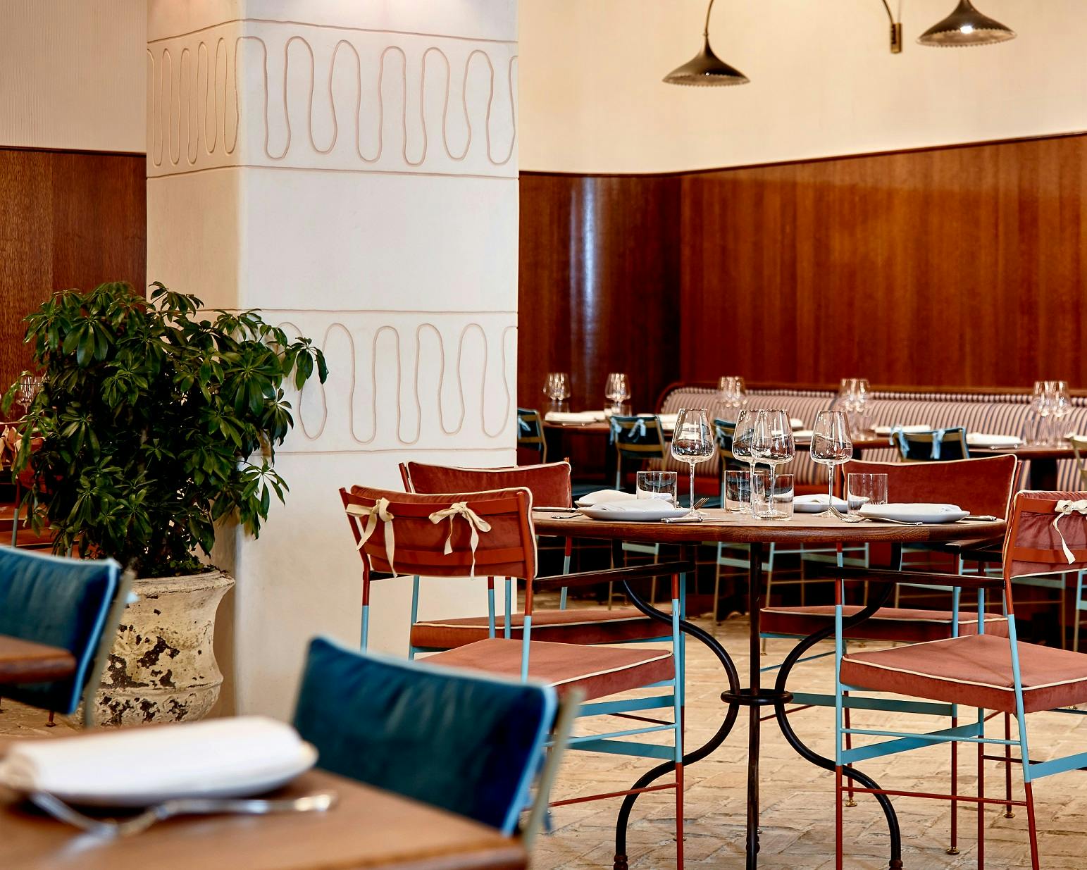 Pizzeria Mozza dining space with modern decor, perfect for events and meetings.