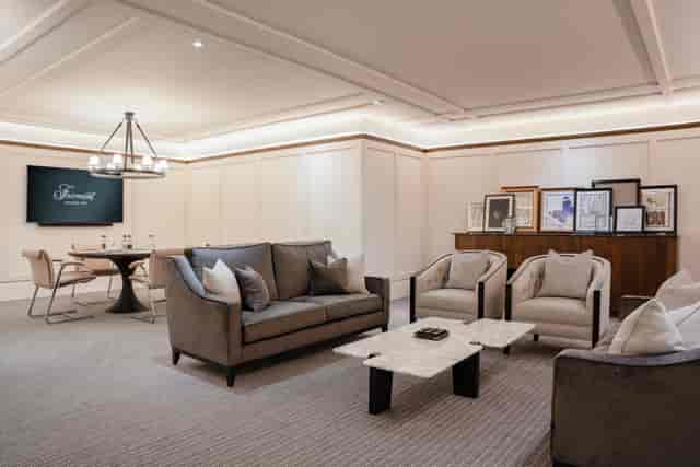 Apollo Lounge at Fairmont Windsor Park: elegant meeting space for networking and brainstorming.