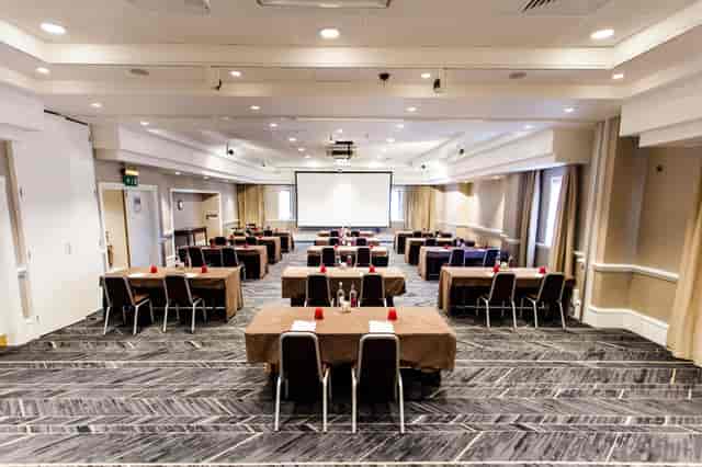 Crowne Plaza Leeds - image 2