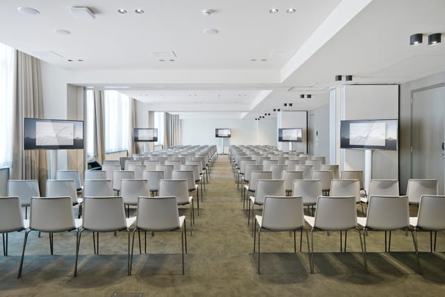 Modern conference room in Pestana Amsterdam Riverside, ideal for corporate events and seminars.