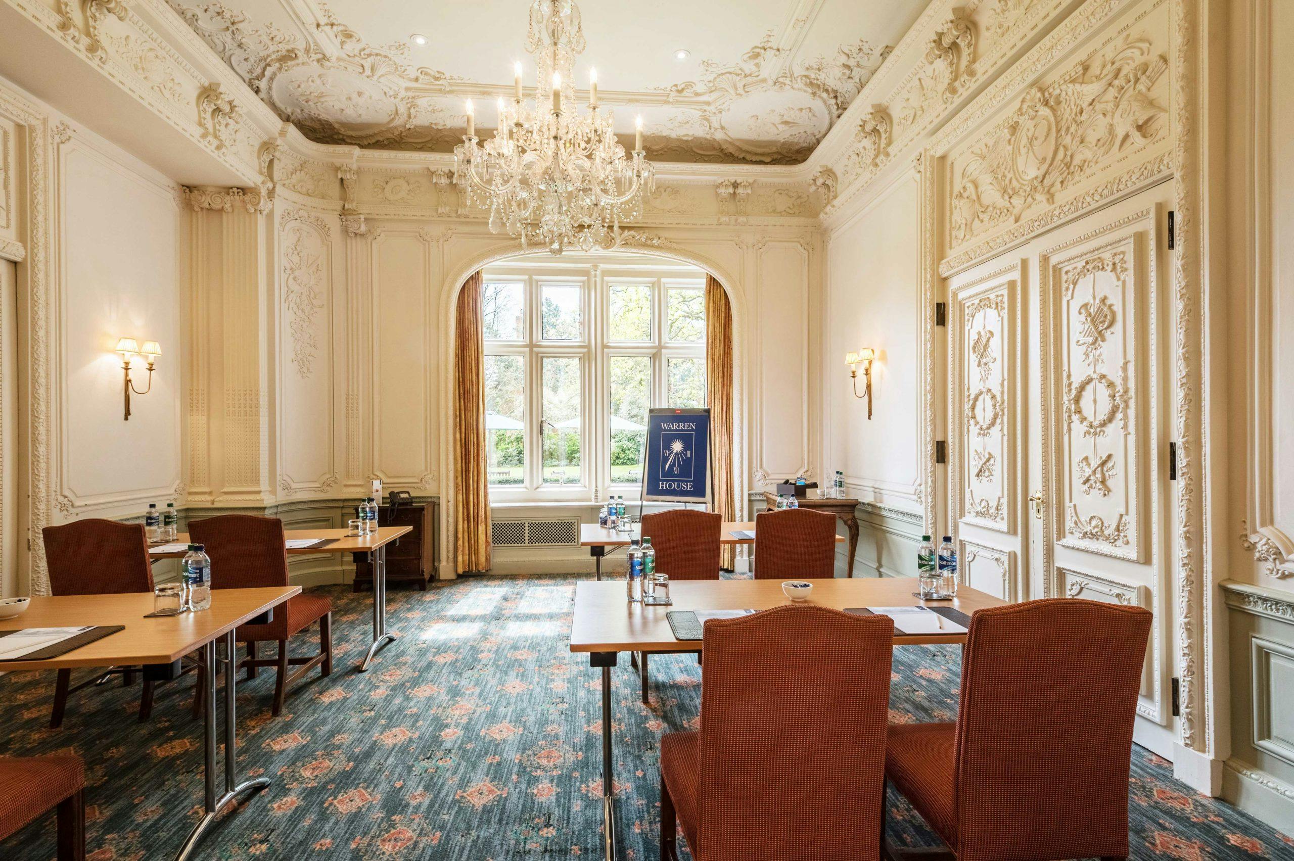 Elegant meeting room with lavender decor, perfect for workshops and conferences.