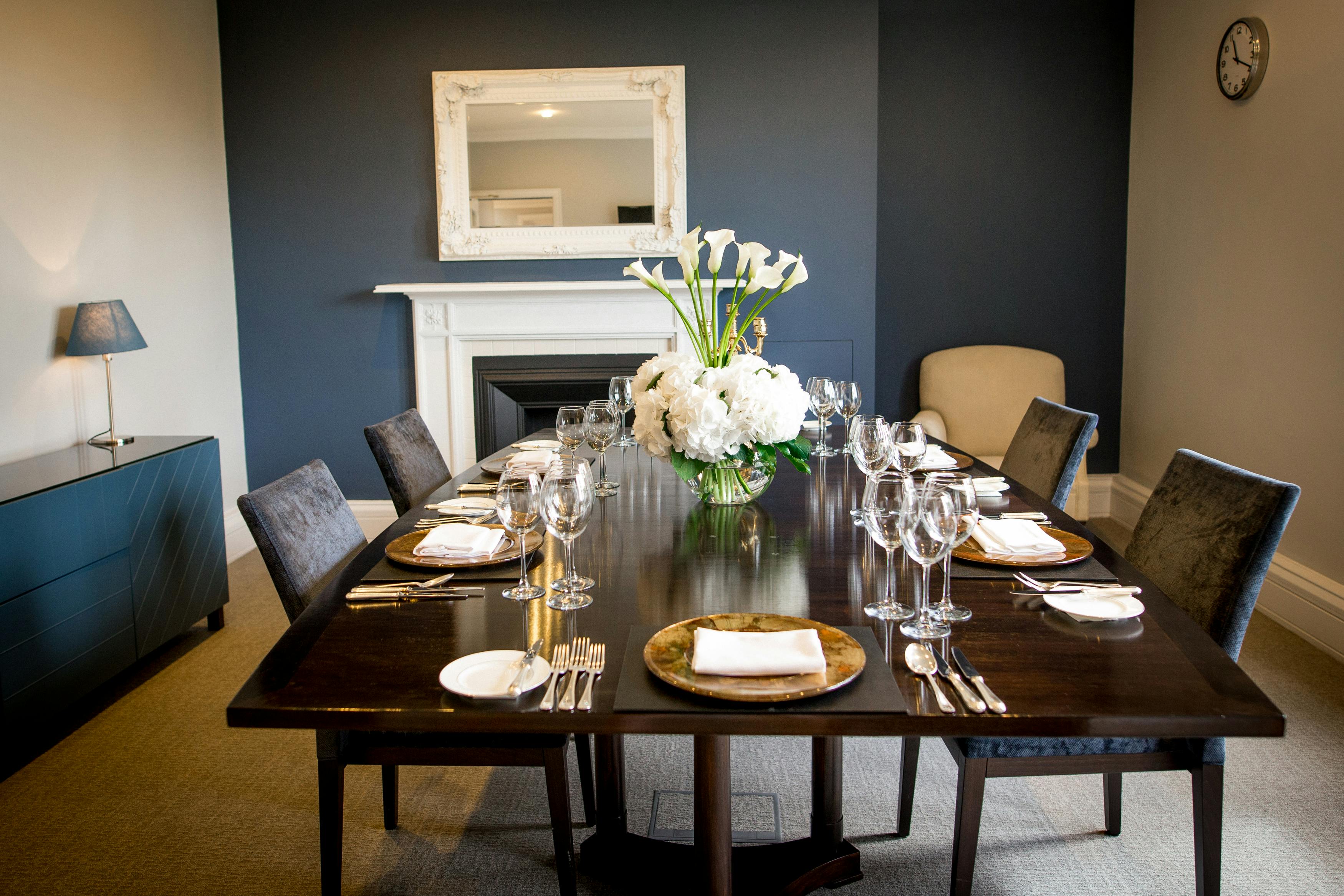 Elegant dining table in Thames Room, Arundel House for corporate dinners and events.
