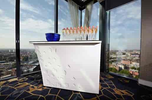 Iris Lounge