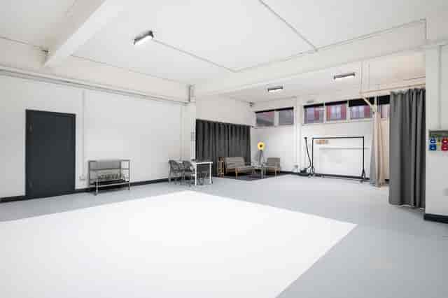 Versatile event space with natural light, ideal for workshops and meetings at 69 Drops Studios.