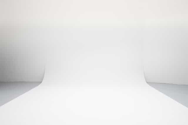 Minimalist white backdrop in Studio 4, ideal for events and presentations.