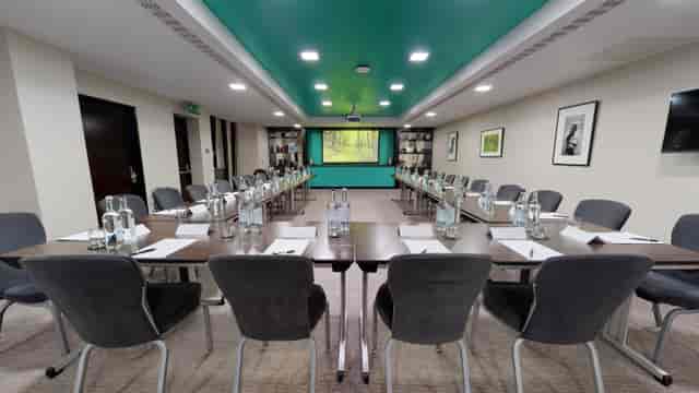 Cromwell 1 meeting room at DoubleTree London, U-shaped layout, ideal for conferences.