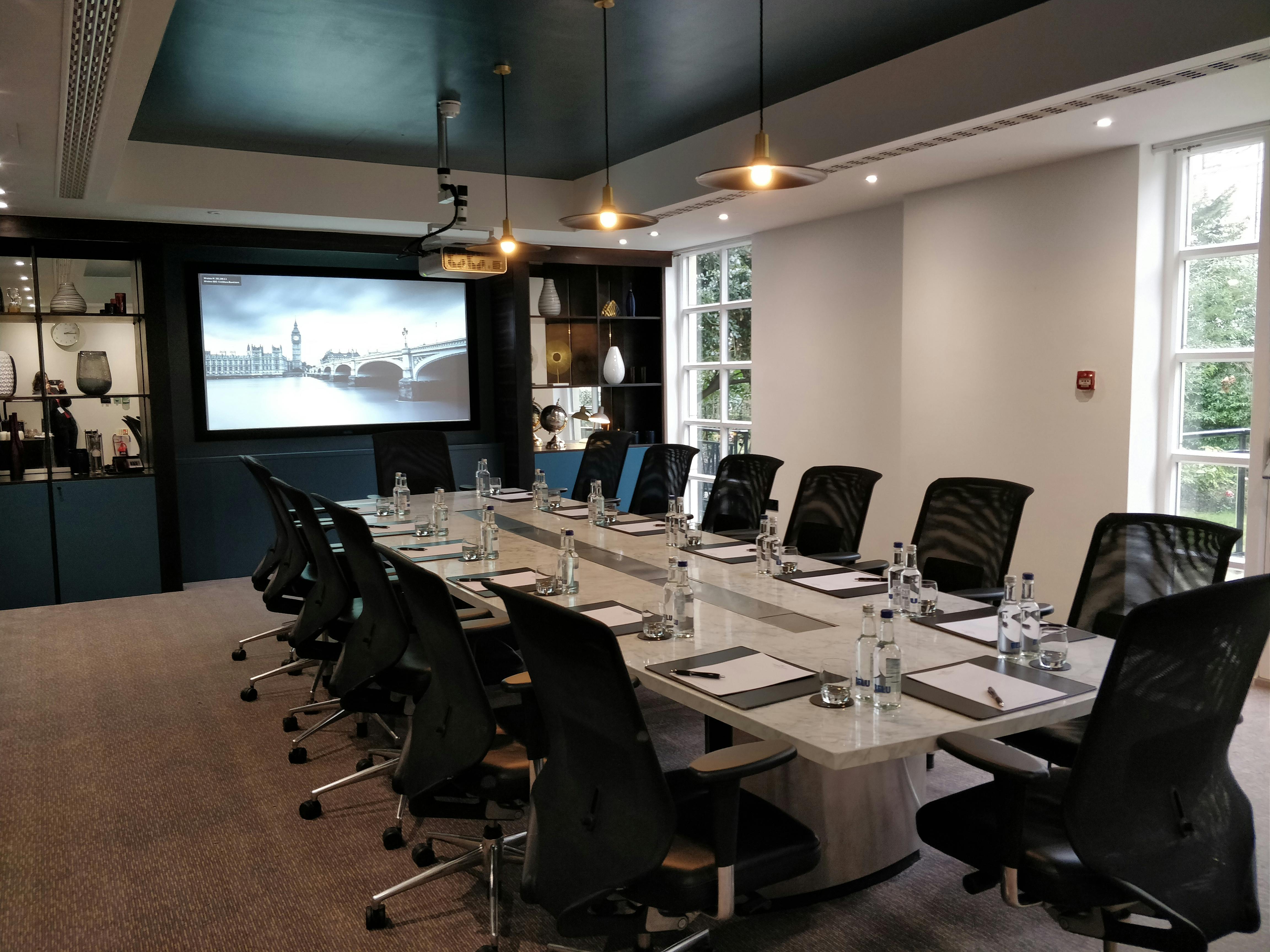 Executive Boardroom at DoubleTree London Kensington, modern meeting space for corporate events.