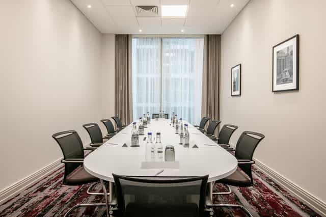 Modern meeting room in Mulberry Suite, Crowne Plaza London Docklands, ideal for conferences.