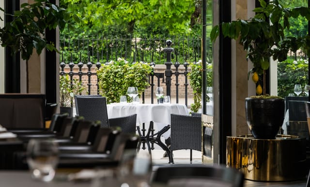 Elegant dining area at Baglioni Hotel London, perfect for upscale events and gatherings.