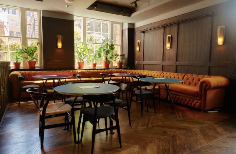 Stylish meeting space at NEON194 with cozy seating for informal gatherings and workshops.
