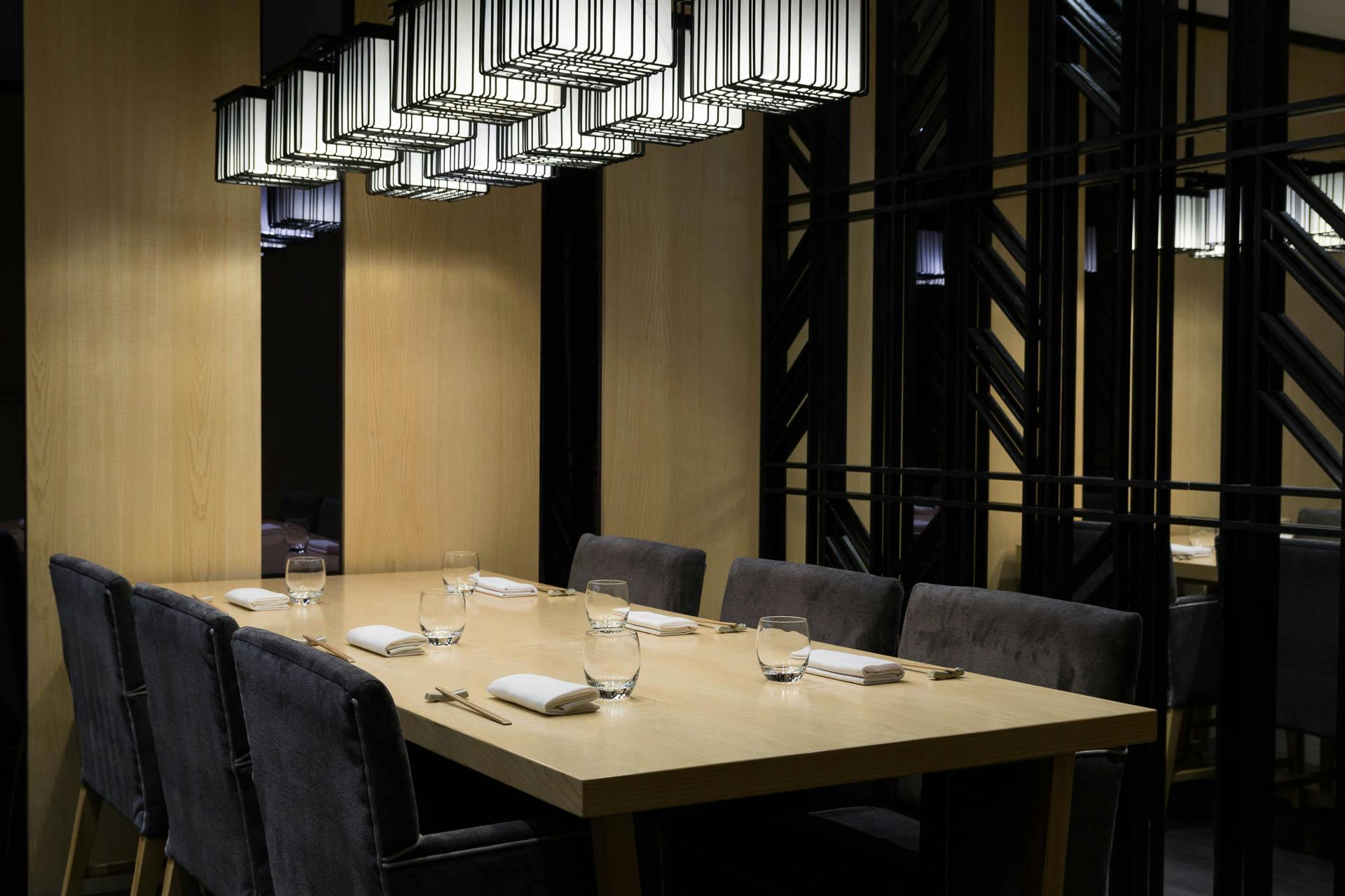 Small private dining room in Ginza St James's, ideal for executive dinners and events.