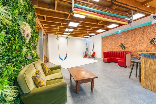 6 Degrees Studios