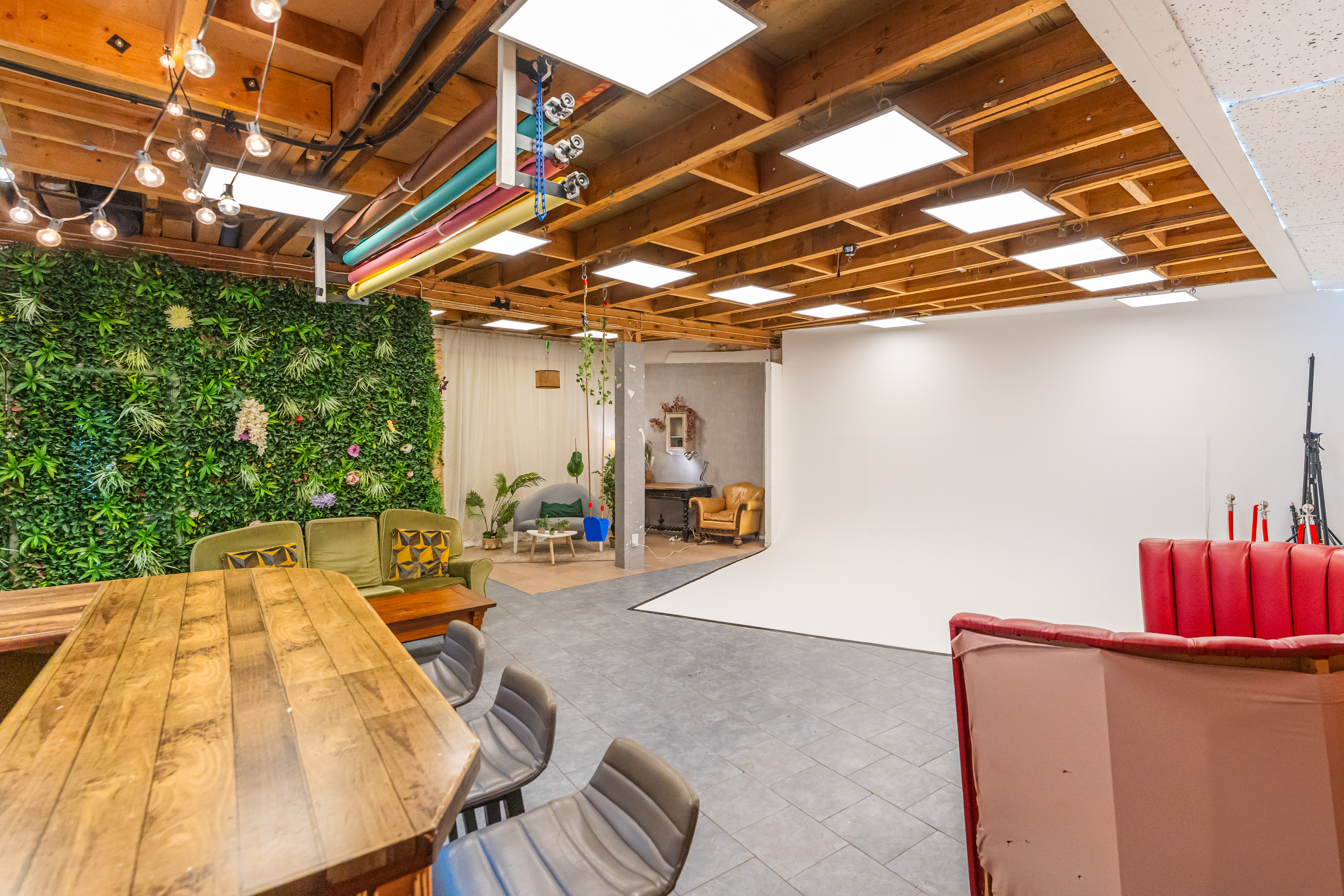 Versatile event space with green wall, perfect for meetings and workshops at 6 Degrees Studios. - Banner