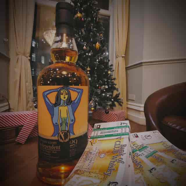 Whisky lounge with Christmas tree, ideal for festive holiday gatherings and tastings.