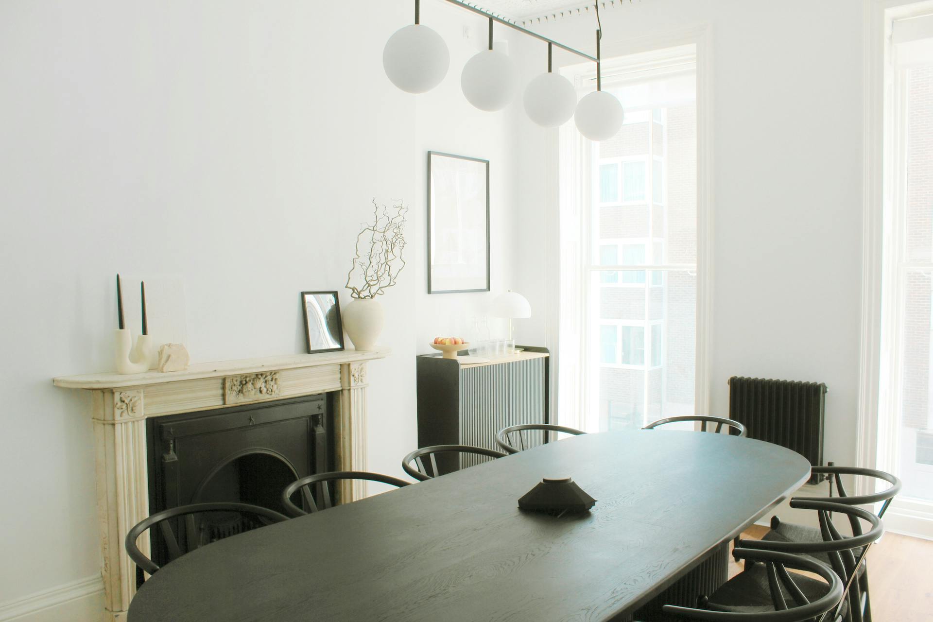 Modern meeting room with black table, ideal for corporate events and brainstorming.