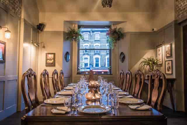 Elegant dining room with long table, ideal for private events and meetings.