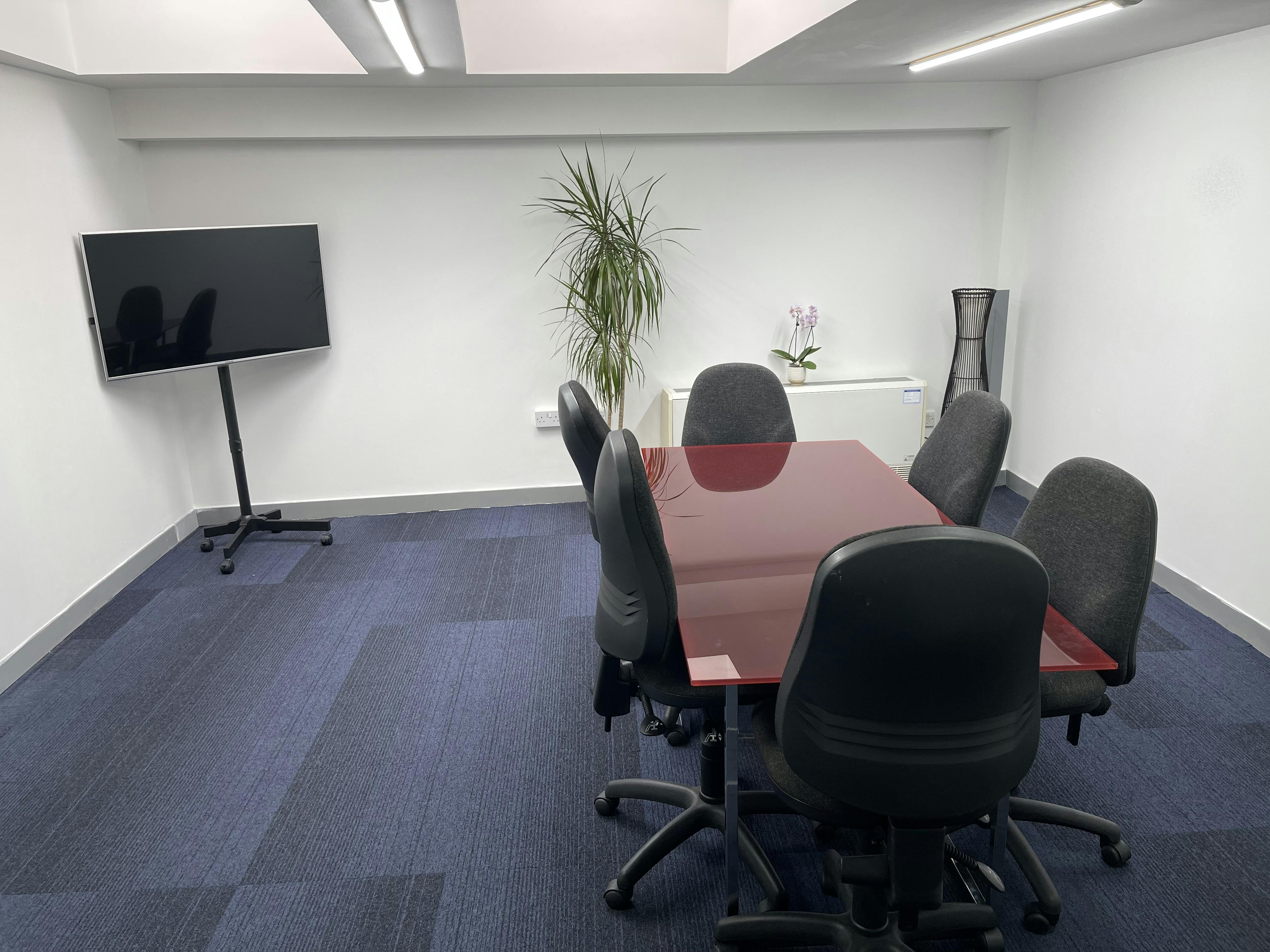 Modern meeting room in Exhibition House with sleek table, ideal for presentations.