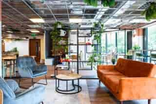 Modern lounge at Runway East Bristol Bridge, ideal for networking and meetings.