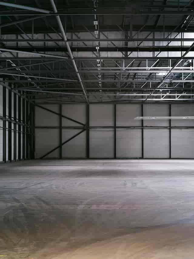 Spacious industrial venue with high ceilings for conferences and exhibitions at Drumsheds.