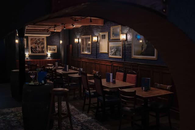 Bishop's Vaults at Dirty Dicks