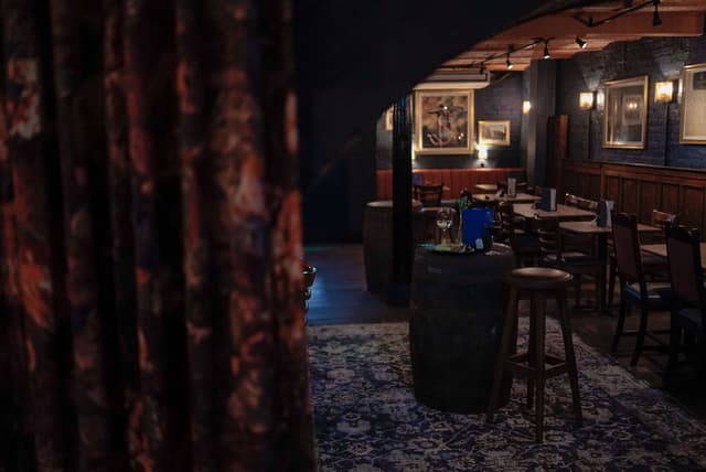 Bishop's Vaults at Dirty Dicks