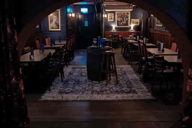 Bishop's Vaults at Dirty Dicks
