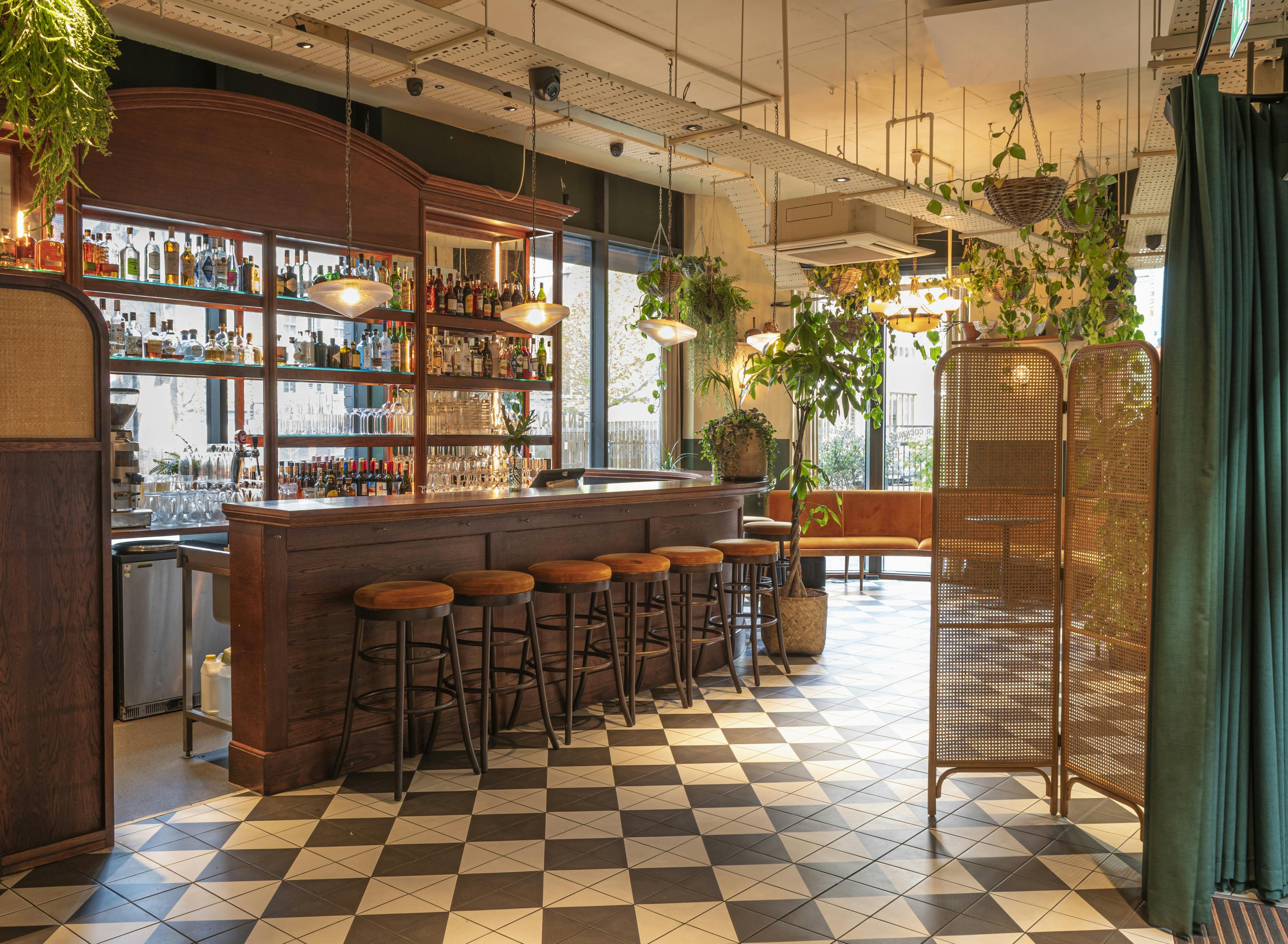Stylish bar at Bar da Casa, ideal for networking events and casual gatherings.