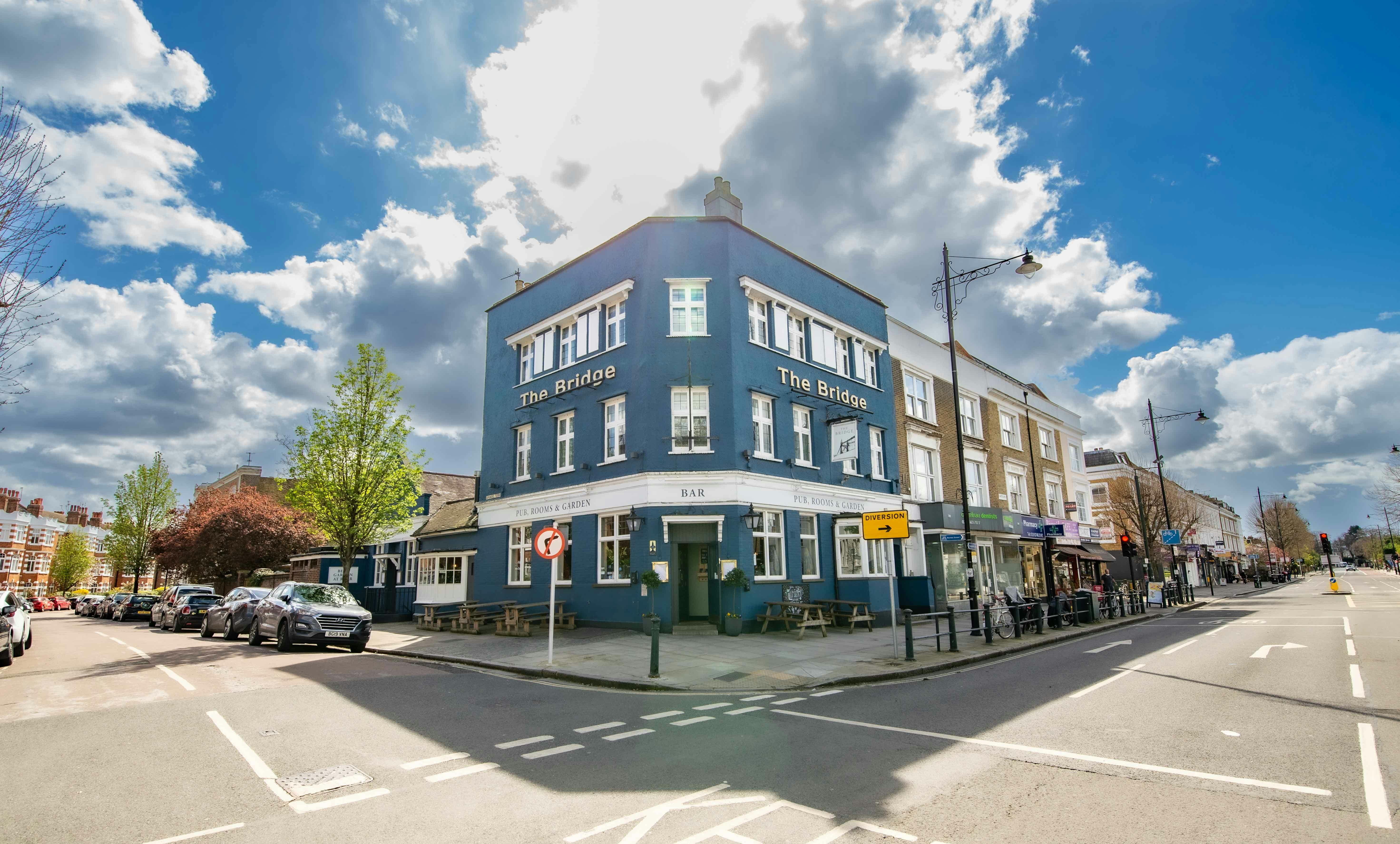 Charming venue hire in Barnes, perfect for casual meetings and social events.