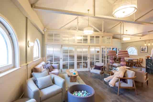 Stylish living room in Jaego's House, perfect for meetings and gatherings.