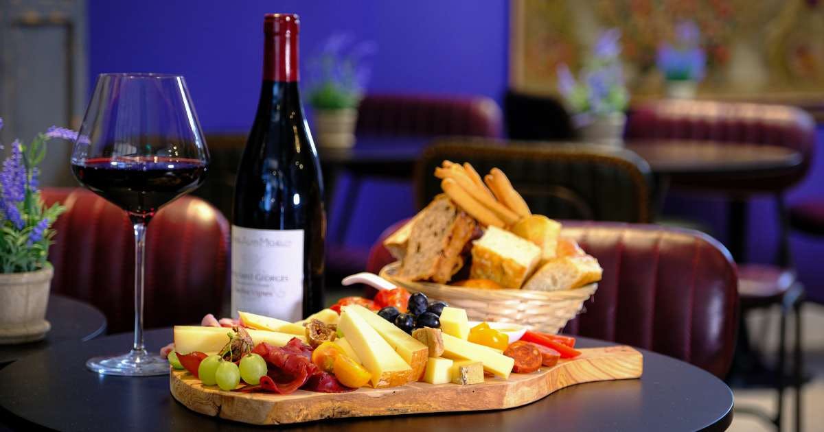 Charcuterie board with wine at Angéliques Wine House for networking events.