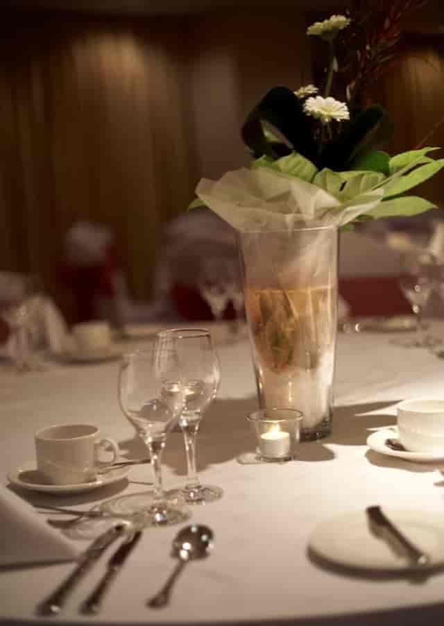 Elegant dining table with floral centerpiece in Park Plaza Nottingham for formal events.