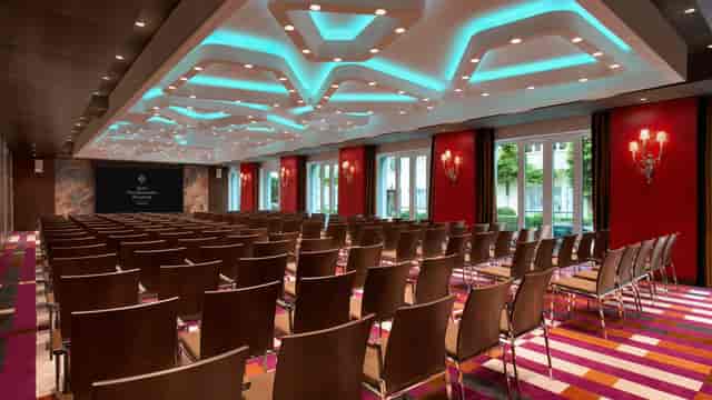 Hotel Vier Jahreszeiten Kempinski ...