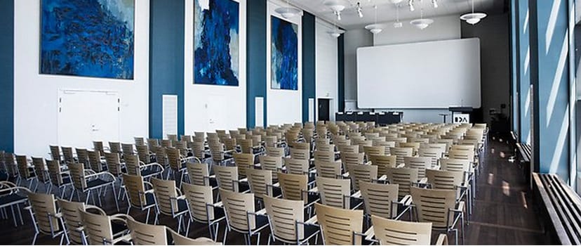 Spacious conference room with chairs, ready for IDA seminar presentations.