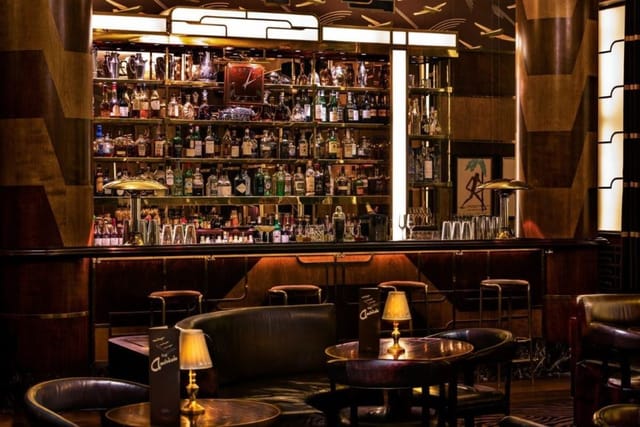 Sophisticated bar at Bar Américain, ideal for networking events and cocktail receptions.