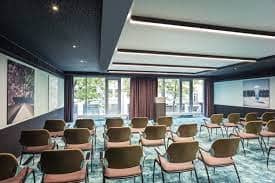 Modern meeting room at Le Méridien Munich, ideal for professional events and workshops.