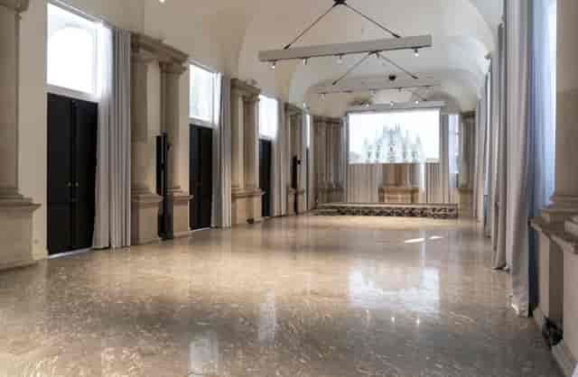 Elegant Sala Colonne venue with high ceilings for corporate events and ceremonies.