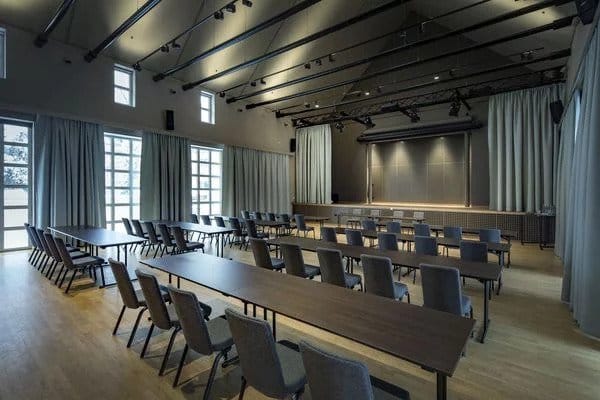 Versatile meeting space in Marias Platzl, ideal for workshops and conferences.