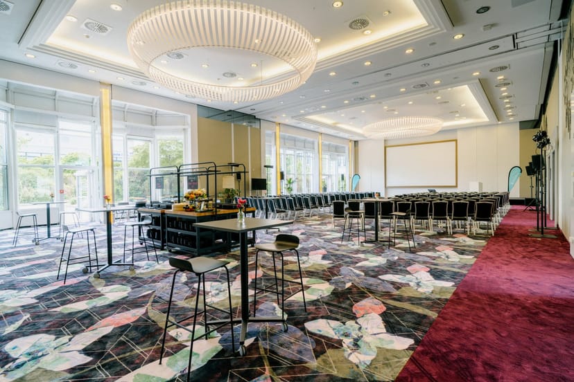 Versatile ballroom in Smartvillage Bogenhausen for corporate events and gatherings.