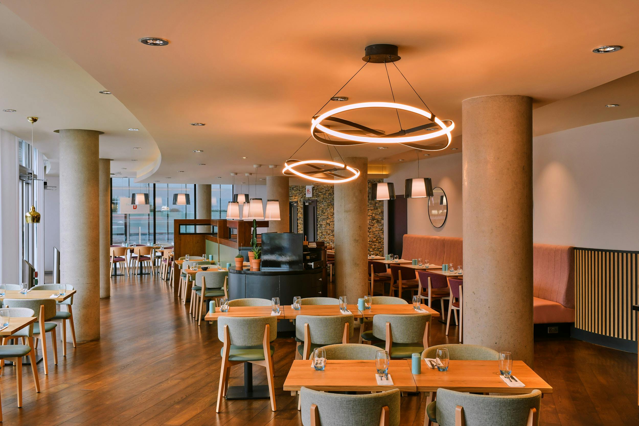 Docksider Restaurant at Aloft London ExCeL, modern venue for intimate meetings and events.