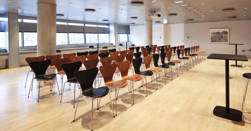 Blixen meeting space in Royal Danish Library with stylish chairs for workshops and presentations.