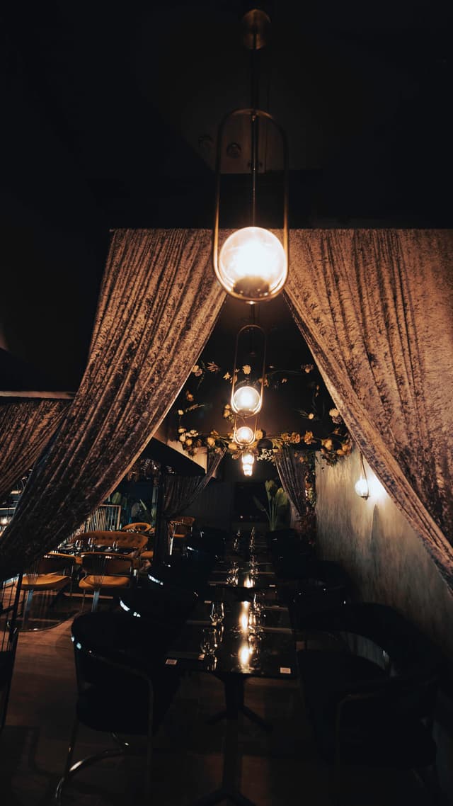 Kaboom Lounge & Restaurant