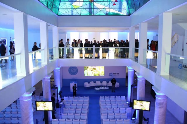 Venus Room in Palacio Neptuno: modern event space with blue lighting for meetings and networking.