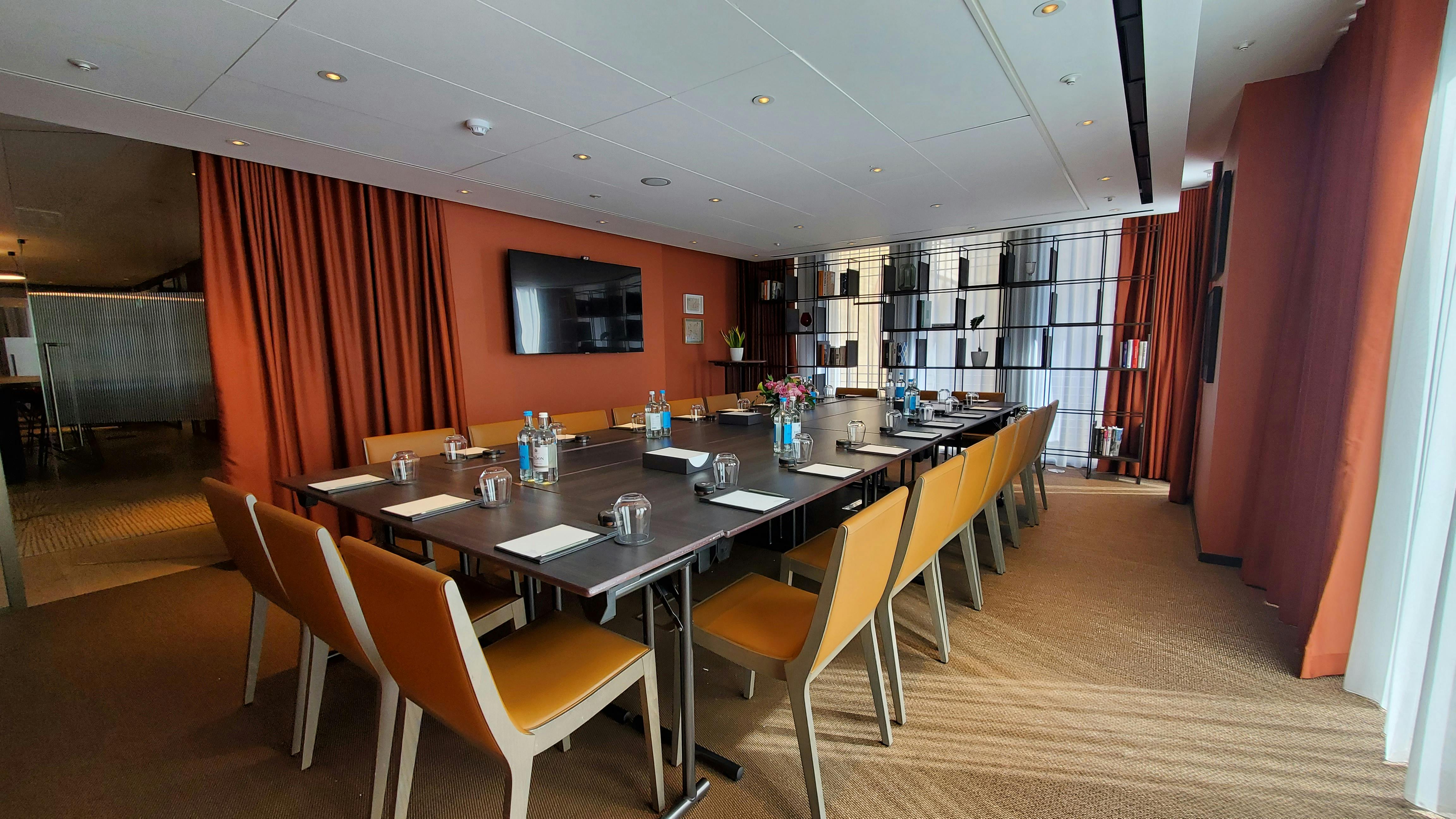 Modern meeting room in Pan Pacific London, ideal for professional gatherings and presentations.