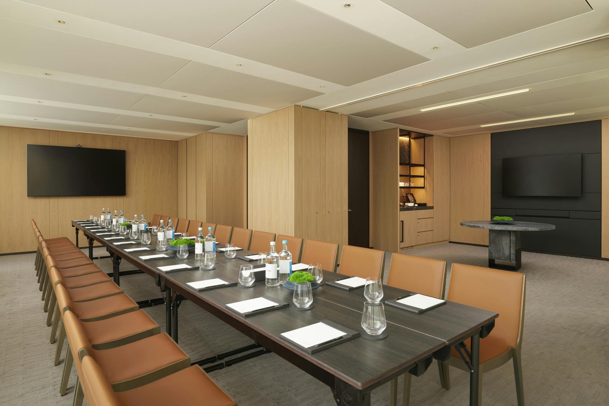 Modern meeting room in Pan Pacific London with sleek decor, ideal for professional gatherings.