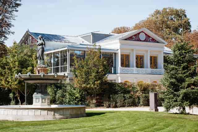Gabriel at Pavillon Ledoyen, elegant venue with classic architecture and outdoor fountain.